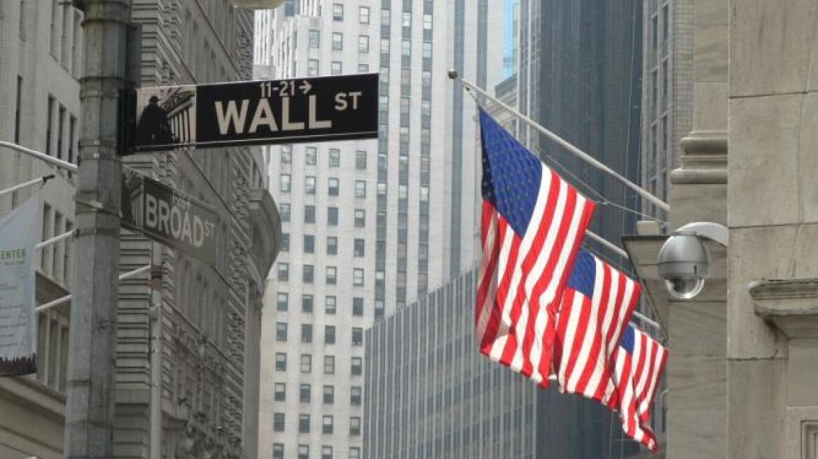 Wall Street: Koντά στα ρεκόρ τους S&P 500 και Dow Jones