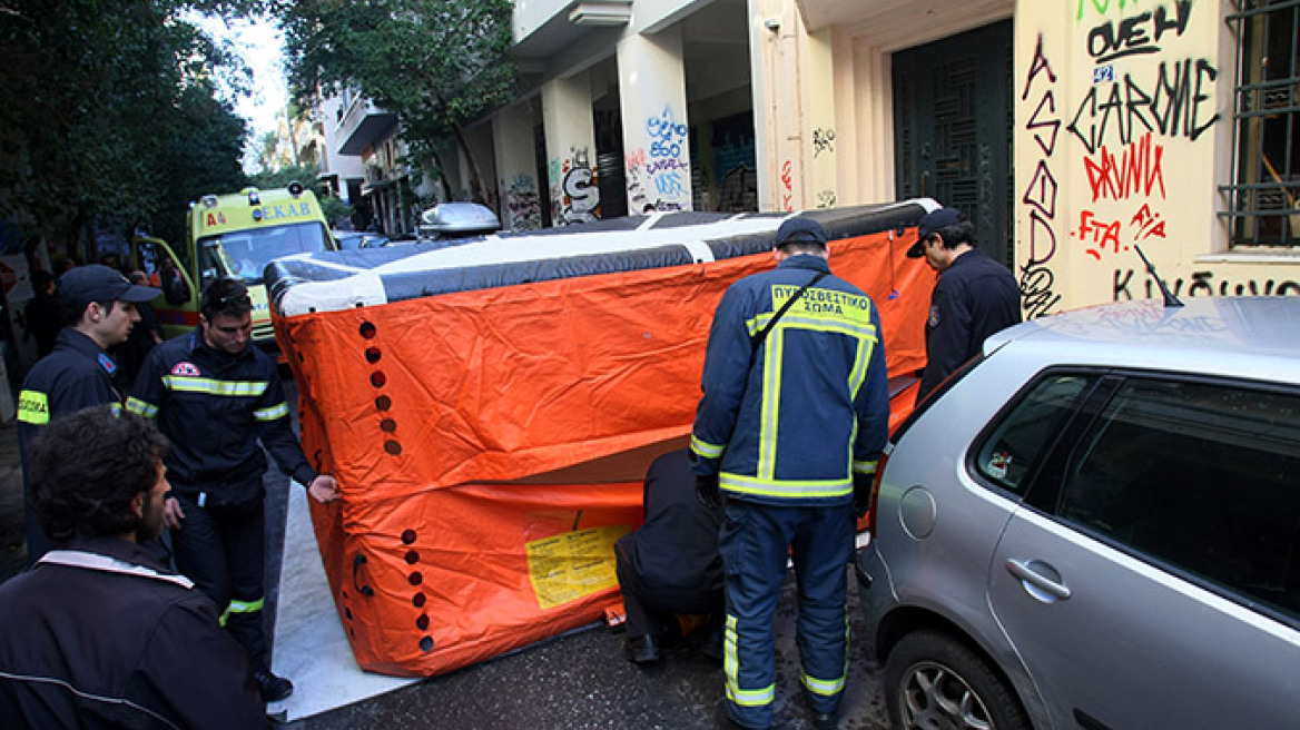 Έπεσε από το δεύτερο όροφο για συμπαράσταση στο Ρωμανό