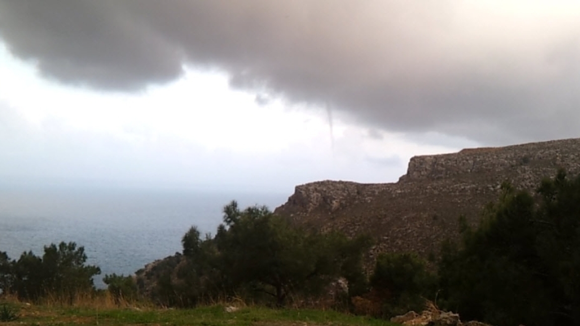 Βίντεο: Ανεμοστρόβιλοι σε θαλάσσια περιοχή ανοιχτά της Καλύμνου