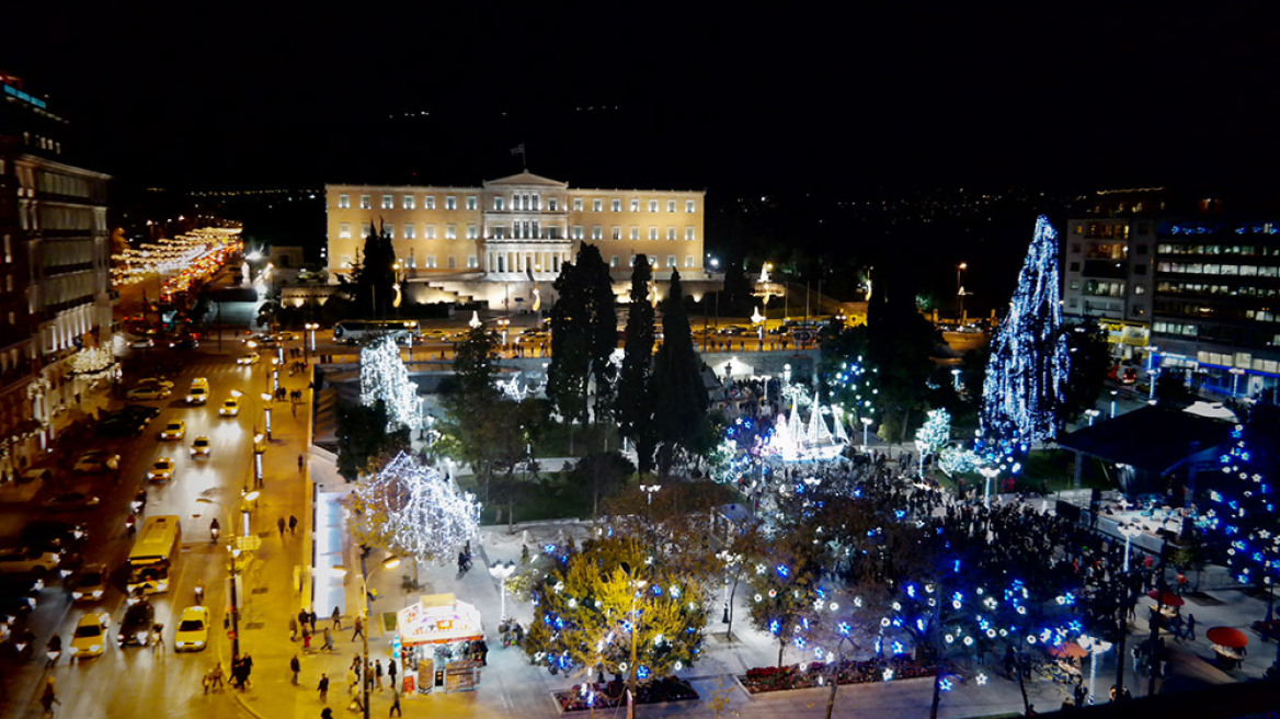 Μαγικές χριστουγεννιάτικες εικόνες από το κέντρο της Αθήνας 