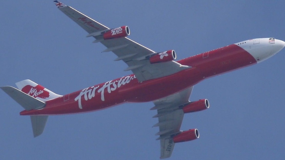 AirAsia: Πληροφορίες για αναγκαστική προσγείωση του Airbus στο νησί Belitung