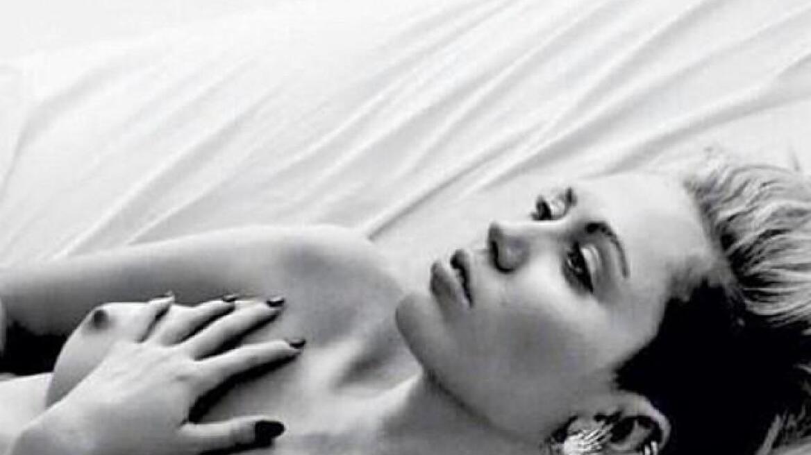 Miley Cyrus: Δείτε την τόπλες φωτογραφία της που "έφαγε" η λογοκρισία