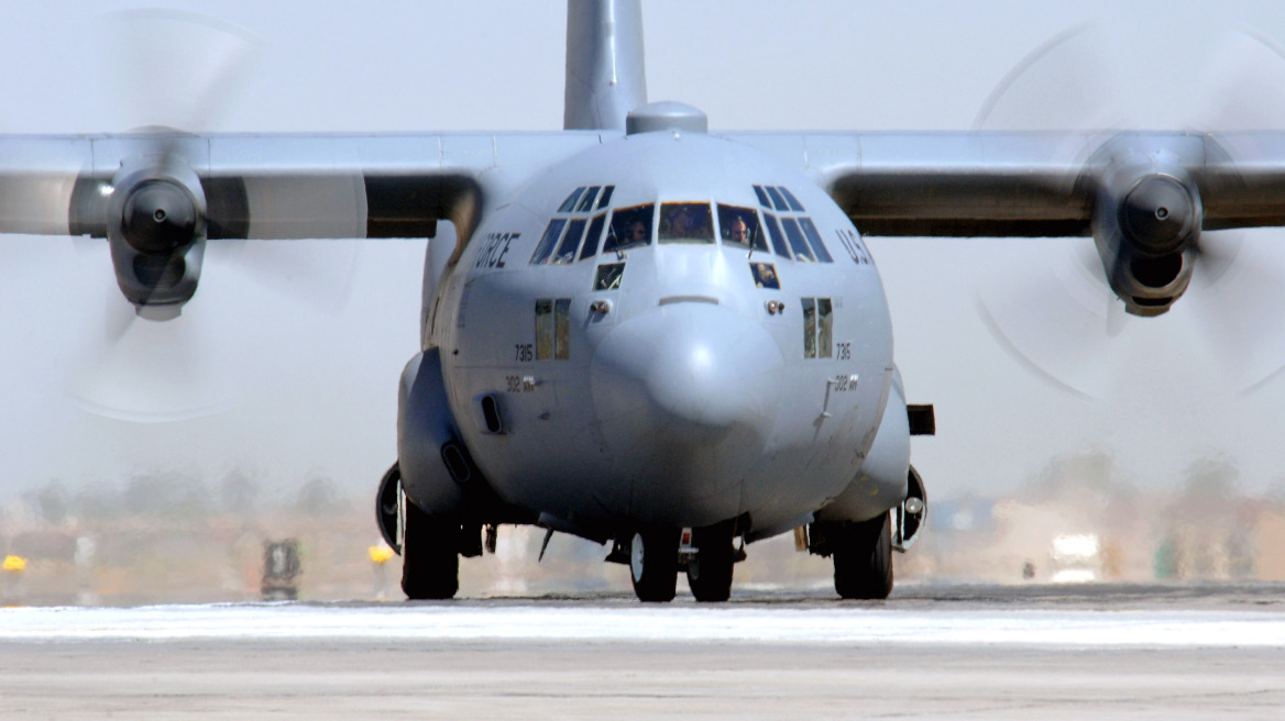 Με C-130 ήρθε από τη Χίο στην Αθήνα δίχρονο αγόρι με σοβαρό πρόβλημα υγείας