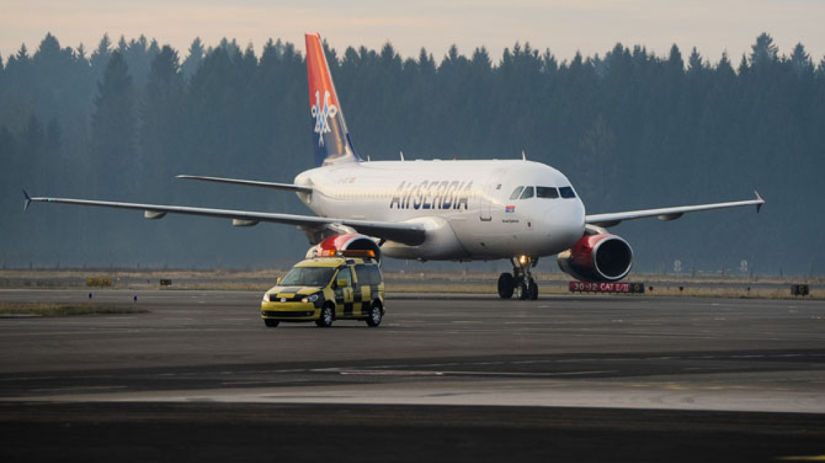 Αεροσκάφος της Air Serbia έπιασε φωτιά στον αέρα