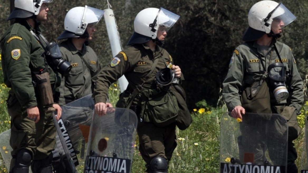 ΣΥΡΙΖΑ προς αστυνομικούς: Δεν θα σας αφοπλίσουμε, ψηφίστε χωρίς φόβο