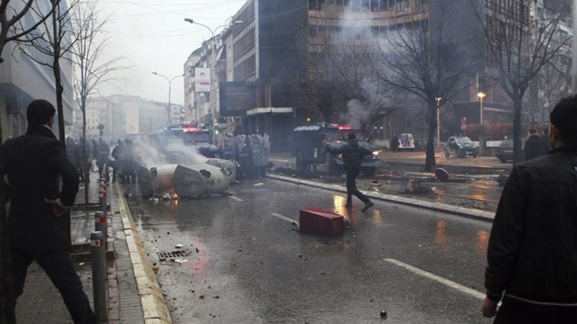 Βίαια επεισόδια στην Πρίστινα σε αντικυβερνητική διαδήλωση