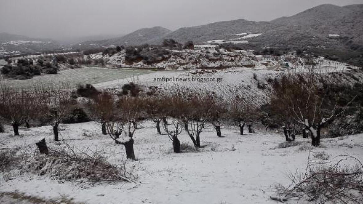 Χιόνι κάλυψε τον τύμβο Καστά στην Αμφίπολη (φωτογραφίες)