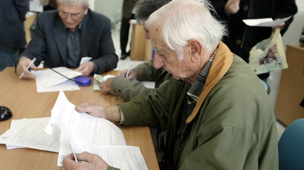 Κατά 119 ευρώ μειώθηκε η μέση σύνταξη λόγω μνημονίων 