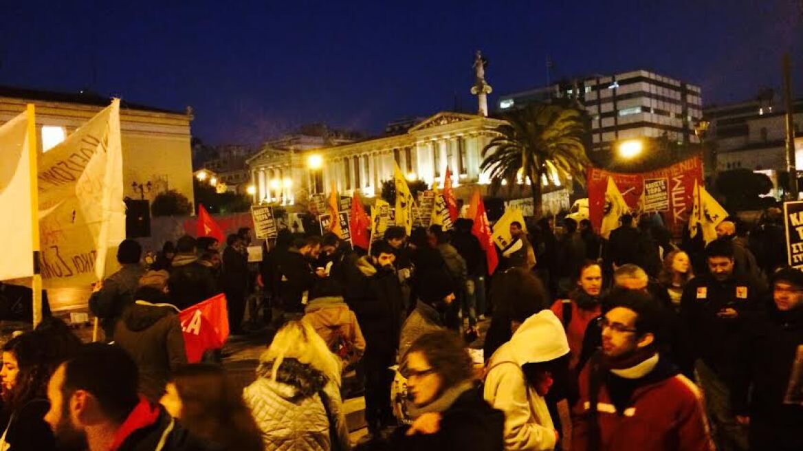 Αντιρατσιστική πορεία στο κέντρο για το κλείσιμο της Αμυγδαλέζας