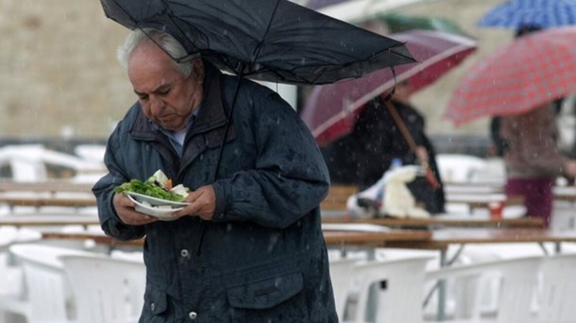 Καθαρή Δευτέρα με βροχές και ισχυρές καταιγίδες - Πού θα πέσει χιόνι 