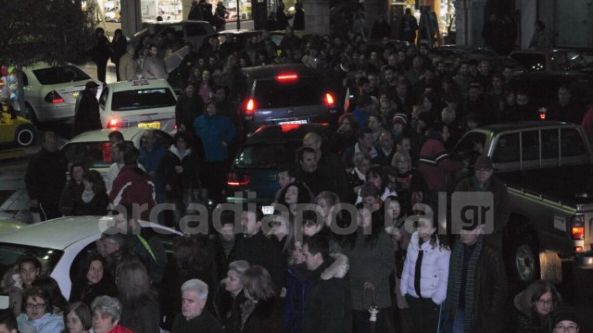 «Τρίπολη, πόλη ιστορική, έχεις καταντήσει χωματερή» φώναξαν πολίτες διαμαρτυρόμενοι για τα σκουπίδια