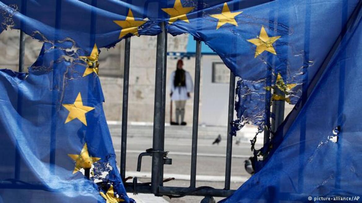 Europolitics: To Ευρωπαϊκό Κοινοβούλιο ετοίμαζε έκθεση για το Grexit