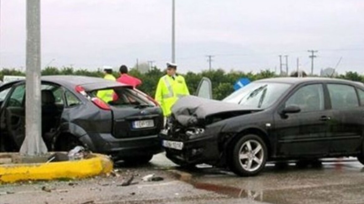 Τριπλή καραμπόλα στην Καλλιθέα - Ένας ελαφρά τραυματίας 