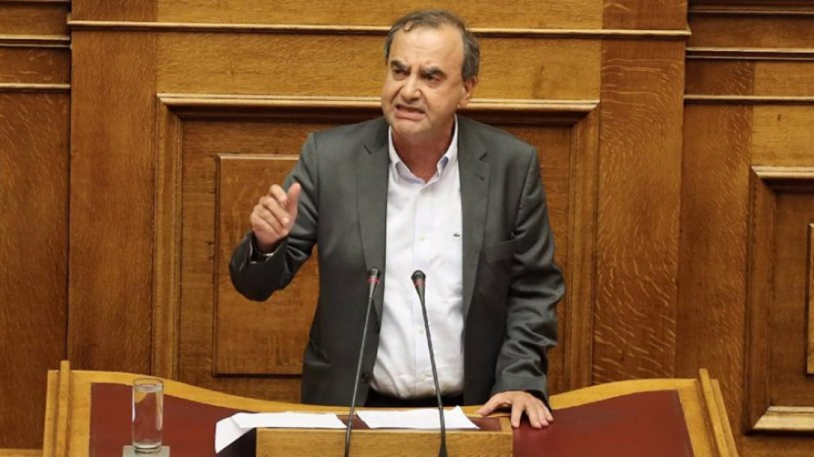 Στρατούλης: Δεν θα θιγούν θεμελιωμένα δικαιώματα εργαζόμενων μητέρων με ανήλικα παιδιά