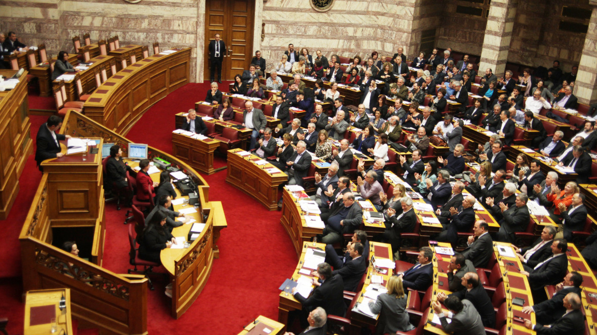 Στη σκιά των επεισοδίων η συζήτηση στην Βουλή για την κατάργηση των φυλακών τύπου Γ’