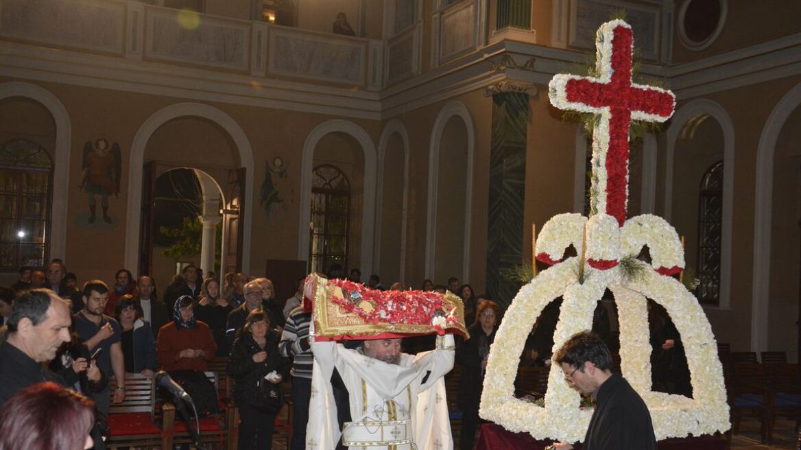 Ρίγη συγκίνησης: Ανάσταση στη Σμύρνη έπειτα από 93 χρόνια