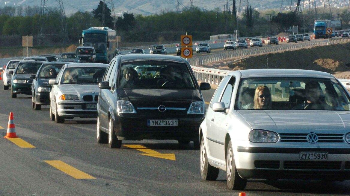 Επιστρέφουν οι εκδρομείς του Πάσχα - Μεγάλες καθυστερήσεις στην Κορίνθου-Αθηνών