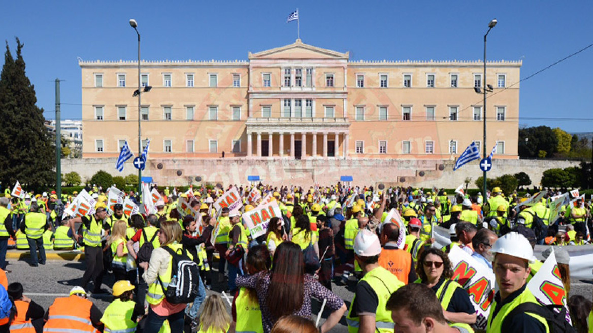 Xιλιάδες μεταλλωρύχοι από τις Σκουριές διαδήλωσαν έξω από τη Βουλή