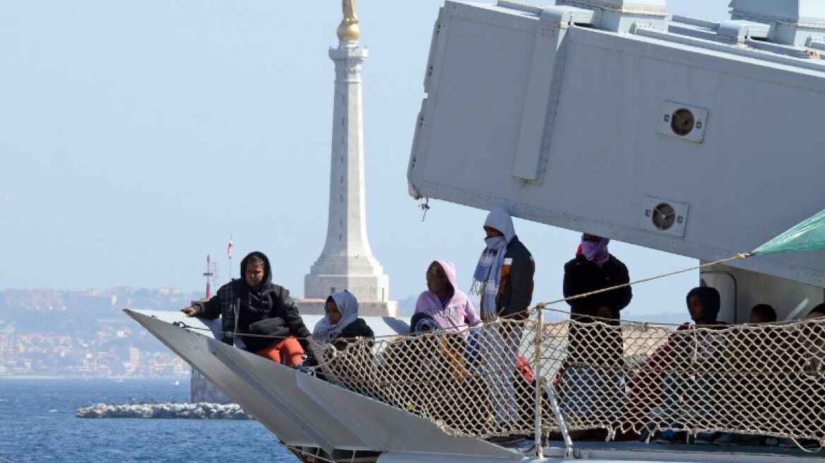 Πυρετώδεις διεργασίες σε ΕΕ και Αθήνα μετά τη νέα τραγωδία με τους 700 μετανάστες