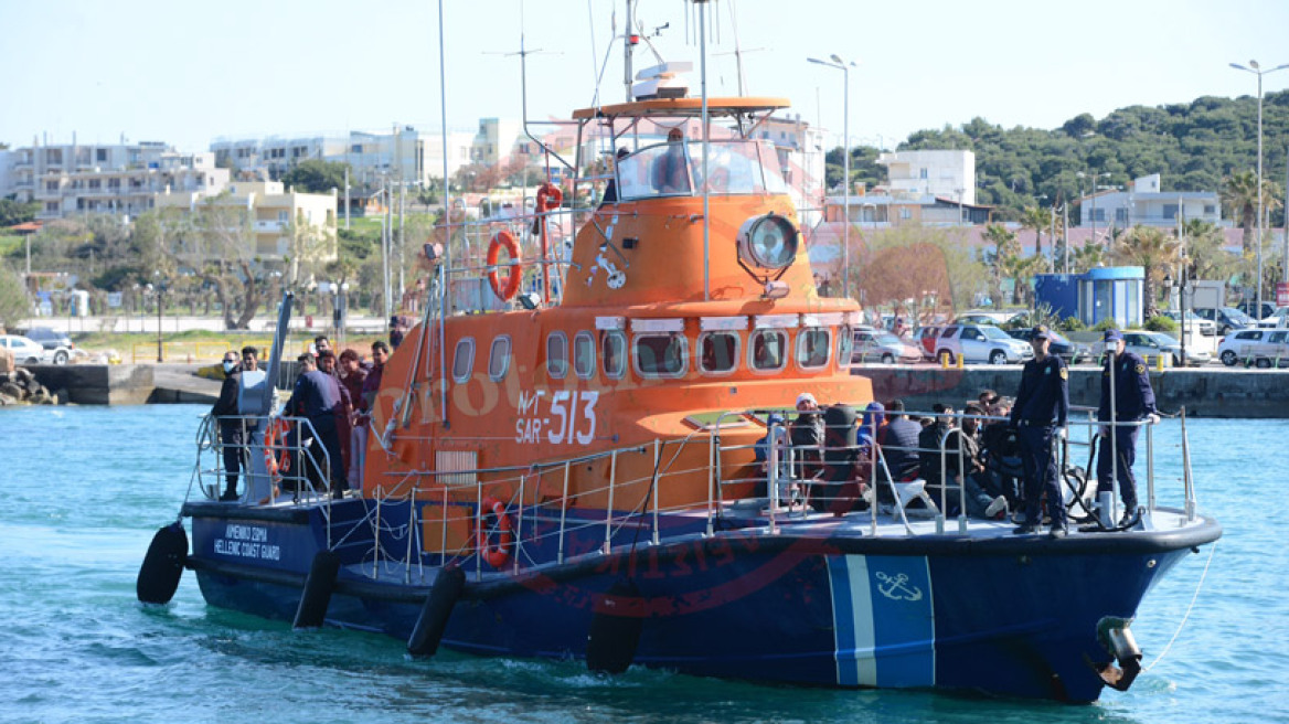 Στη Ραφήνα ιστιοφόρο με 95 μετανάστες - Συνελήφθησαν τρεις διακινητές 