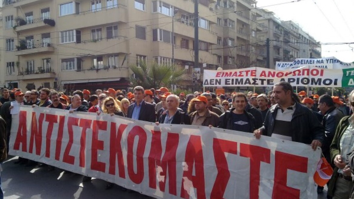 Στους δρόμους οι δήμαρχοι για τα αποθεματικά 