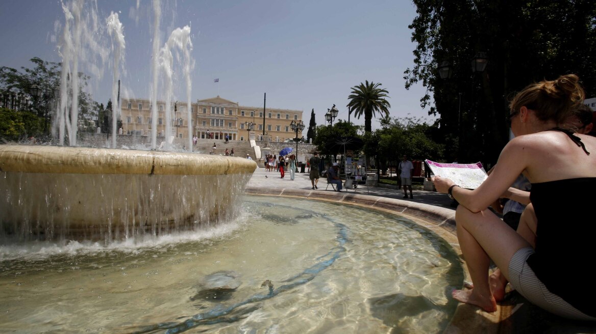 Ζέστη με δέκα βαθμούς πάνω από το μέσο όρο της εποχής!