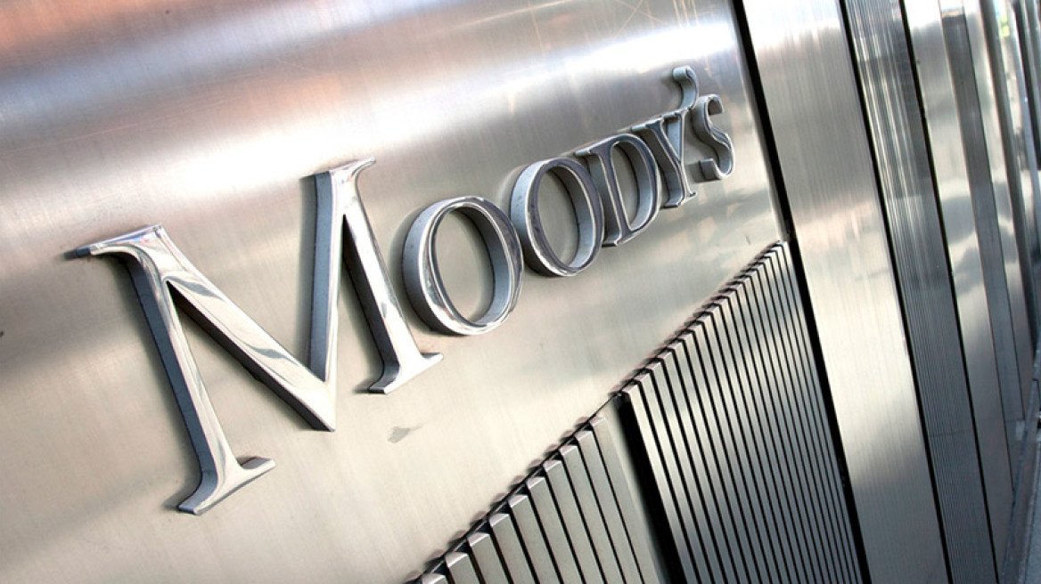 Η Moody's «βλέπει» έλεγχο κεφαλαίων και πάγωμα καταθέσεων στην Ελλάδα