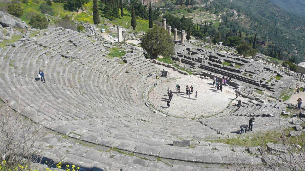 Περιφέρεια Στερεάς Ελλάδας: 1,7 εκατ. ευρώ για την αποκατάσταση του θεάτρου των Δελφών