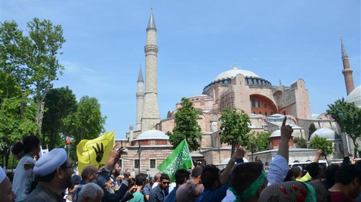 Συλλαλητήριο στην Κωνσταντινούπολη για να γίνει ξανά τζαμί η Αγιά Σοφιά