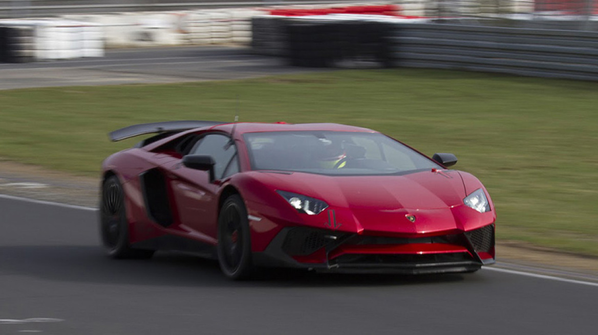 Έτσι... έσπασε τα χρονόμετρα η Aventador SV (vid)