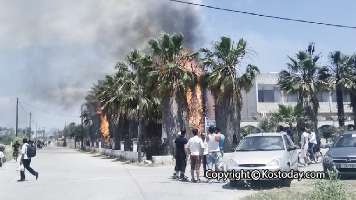 Βίντεο: Φωτιά σε ξενοδοχείο που φιλοξενούνται μετανάστες στην Κω