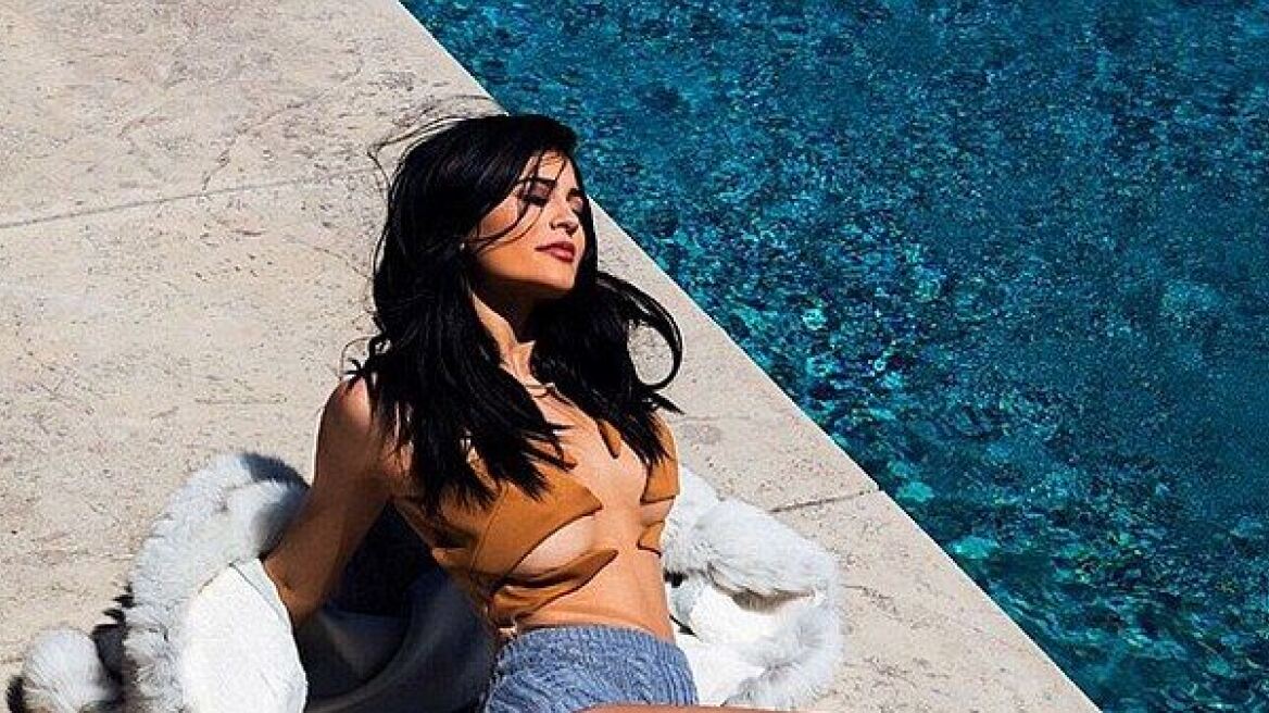 Kylie Jenner: Η μικρή αδερφή της Kim Kardashian προκαλεί με νέες καυτές φωτογραφίες