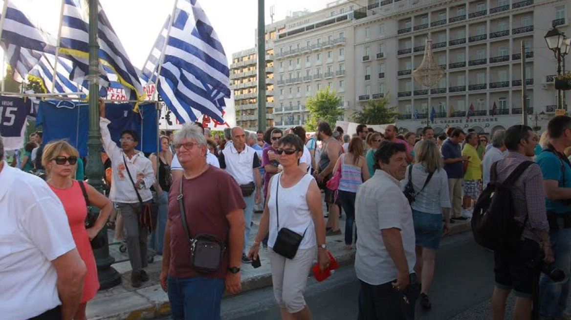 Ολοκληρώθηκε η συγκέντρωση κατά της λιτότητας στο Σύνταγμα