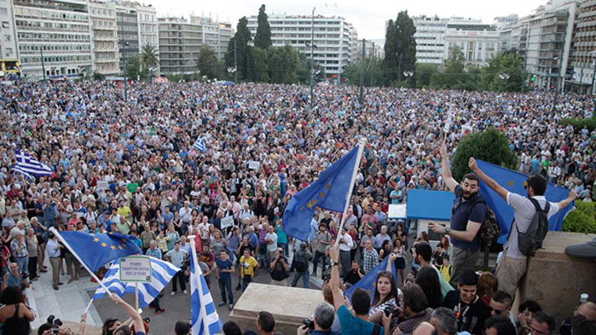 Νέα συγκέντρωση «Μένουμε Ευρώπη»: Οι Έλληνες ενώνουν τις φωνές τους υπέρ της ΕΕ και του ευρώ