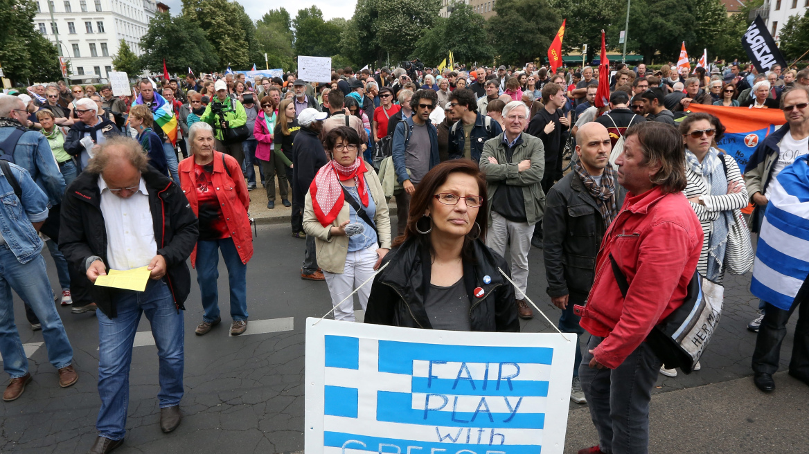 Φωτογραφίες: Οι Γερμανοί βγήκαν στους δρόμους υπερ της Ελλάδας