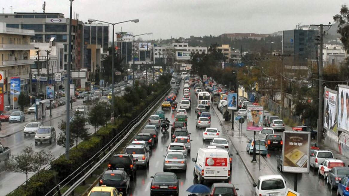 Μποτιλιάρισμα στους δρόμους λόγω κακοκαιρίας 