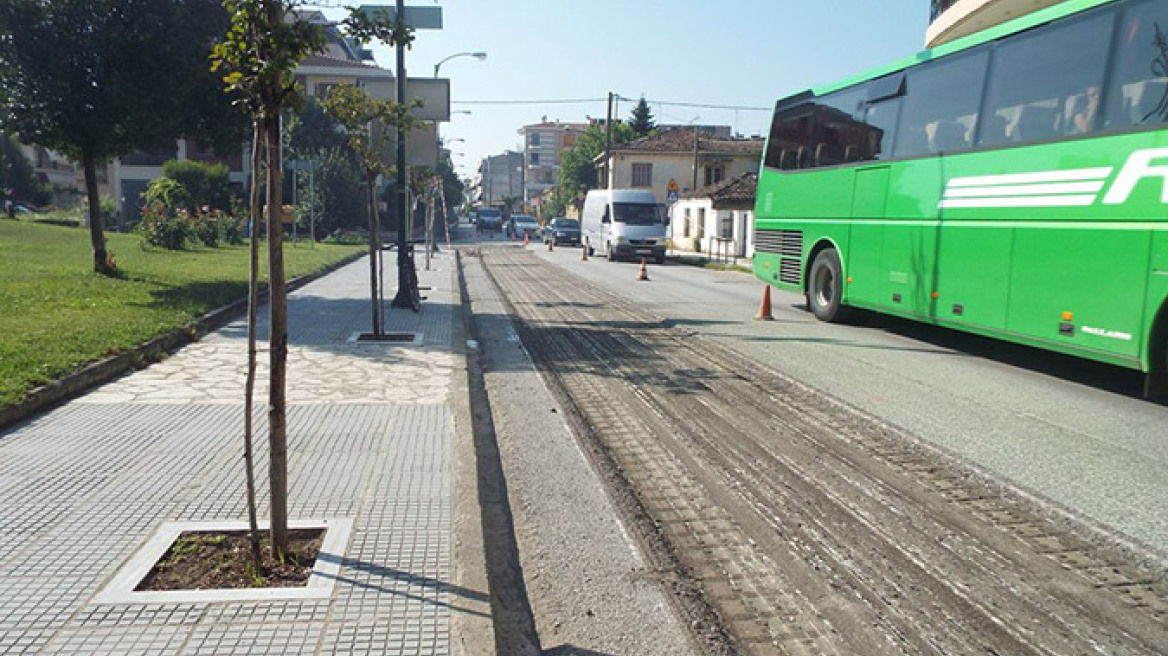 Τρίκαλα: Ξεκίνησαν τα έργα στους δρόμους για την υποδοχή των λεωφορείων χωρίς οδηγό!