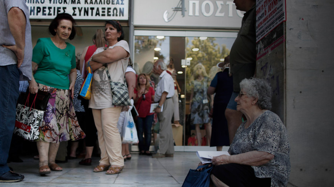 Η ανάλυση των μέτρων: Έμμεση μείωση 6% στις συντάξεις και 1,5% στους μισθούς