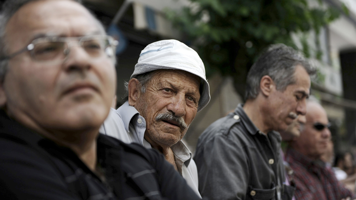 Με «χαράτσι» σε όλους τους συνταξιούχους «έσωσαν» τις επικουρικές