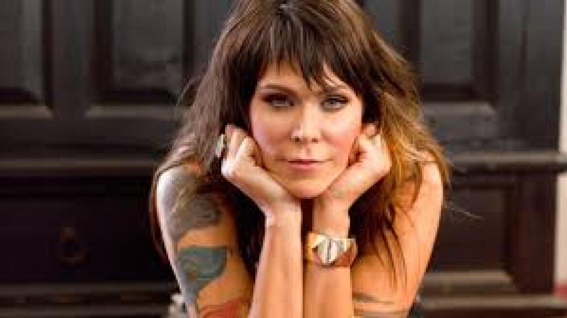 Beth Hart: «Η Ελλάδα θα βρεθεί ξανά στην κορυφή!»