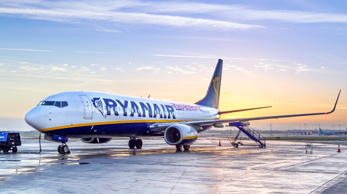 Ryanair: «Έκοψε» στους Έλληνες την πληρωμή εισιτηρίων με πιστωτικές κάρτες 