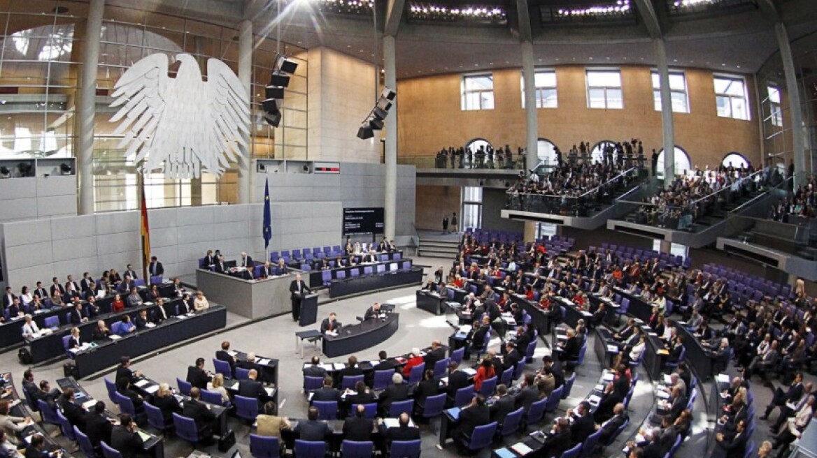 Πράσινοι: Να συγκληθεί εκτάκτως η Bundestag για την Ελλάδα