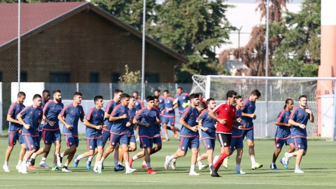 Οι παίκτες του Ολυμπιακού που θα ταξιδέψουν στο Ζέεφελντ για προετοιμασία