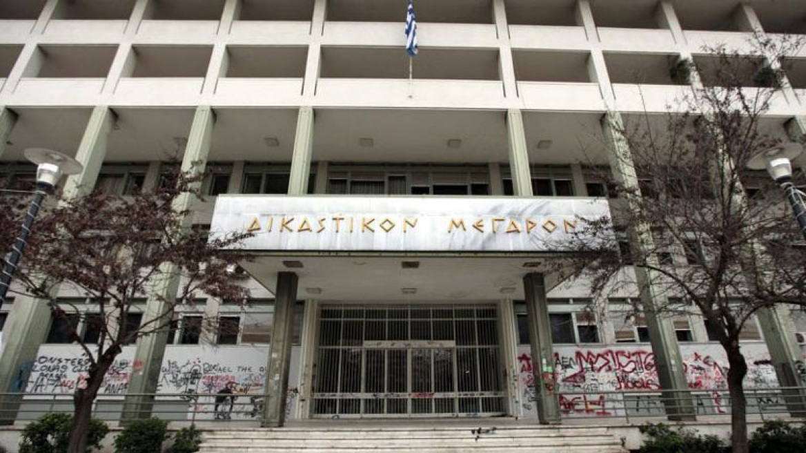 Την παρέμβαση εισαγγελέα για τα δημοσιεύματα περί εισβολής στο Νομισματοκοπείο ζητά ο Πέτρος Τατούλης