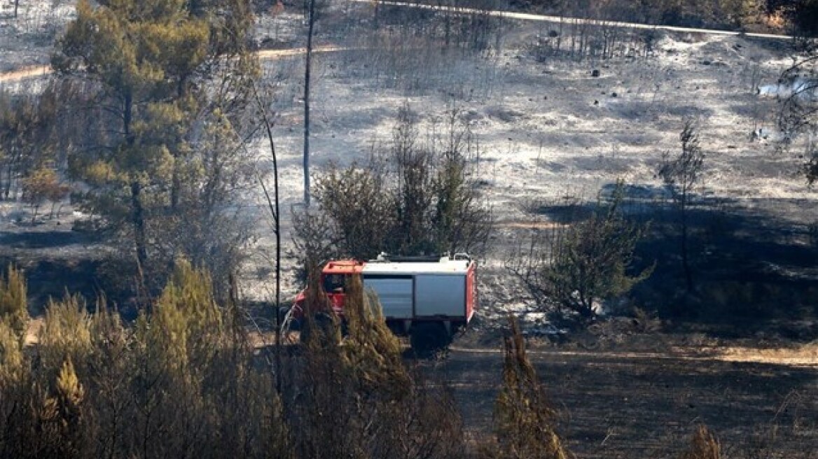 Παραμένει ο κίνδυνος πυρκαγιάς και τη Δευτέρα