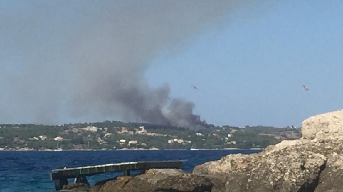 Υπό έλεγχο οι φωτιές σε Σάμο και Ερμιόνη, σε ύφεση στο Ναύπλιο