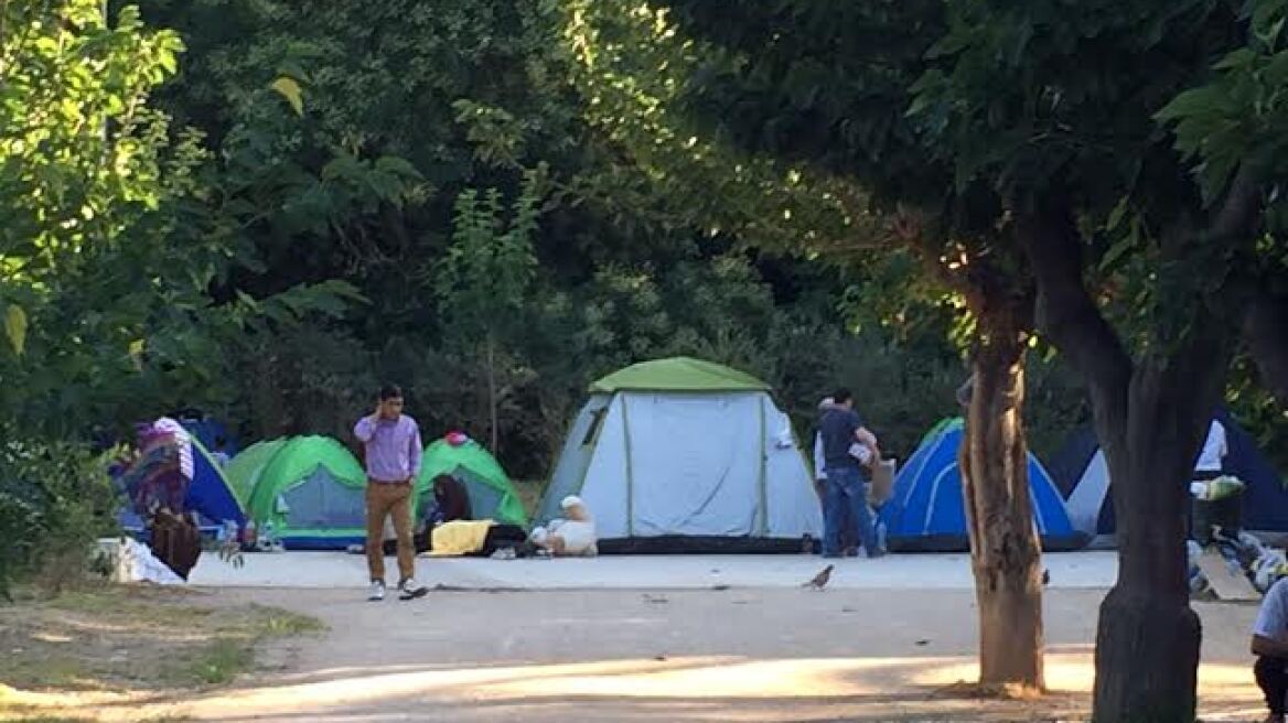 Σε καταυλισμό έχουν μετατρέψει το Πεδίον του Άρεως μετανάστες