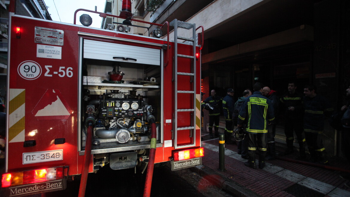 Πυρκαγιά σε αναψυκτήριο στον Πειραιά