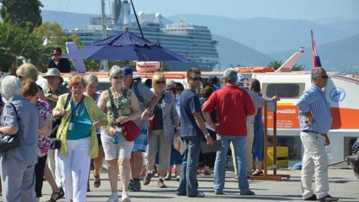 Δύο κρουαζιερόπλοια κατέπλευσαν στο λιμάνι του Βόλου