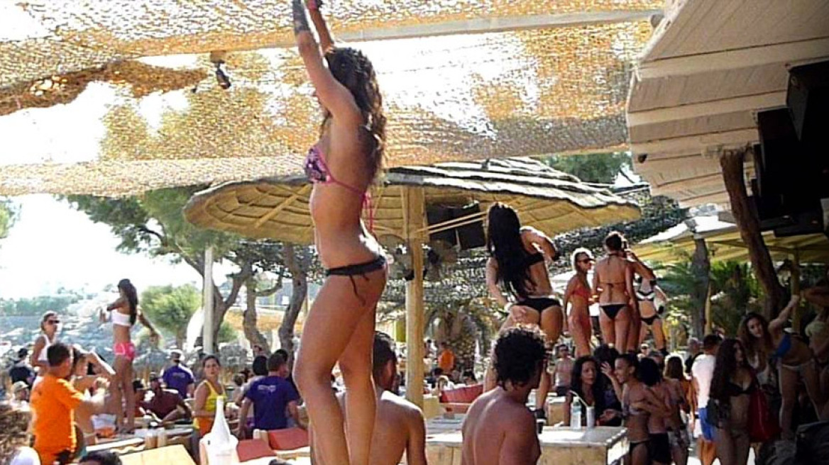 Το υπουργείο Οικονομικών απαγορεύει τα beach party και τη δυνατή μουσική!